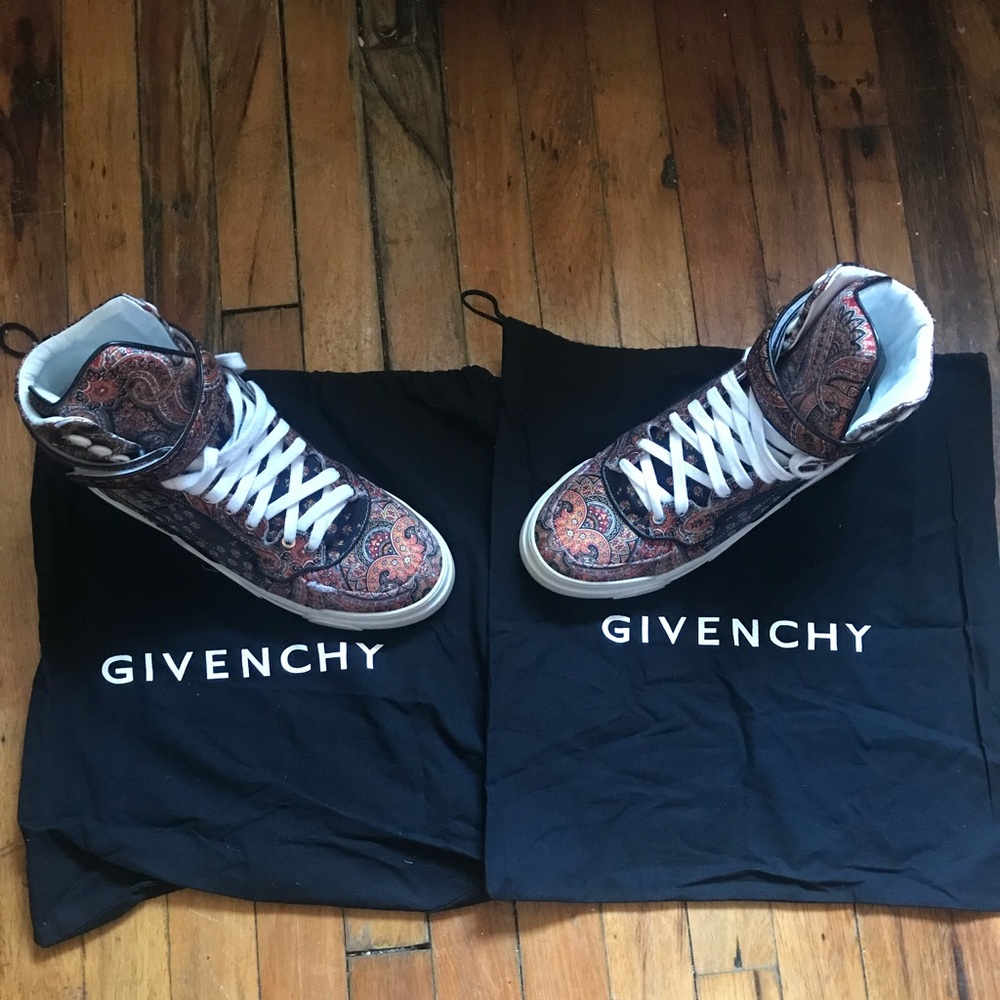 Use But Very Clean With No Scratches No Box - image 1